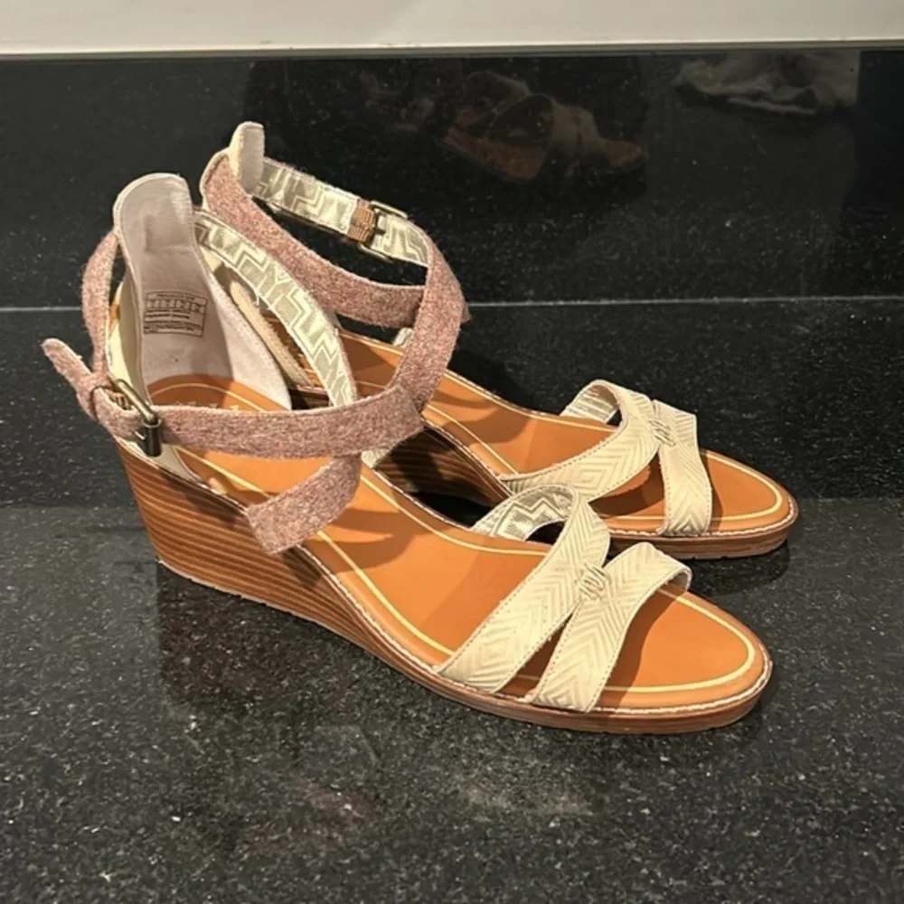 Pendleton Womens Baylands Wedge Sandals, Beige size 11 shoes